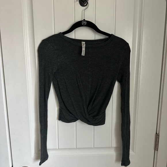 Alo Women's Long Sleeve Twist Front Crop Top - Dark Gray xs - Picture 1 of 6